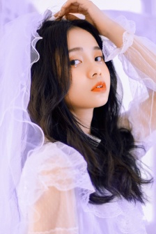三个糙汉一个软妹组
